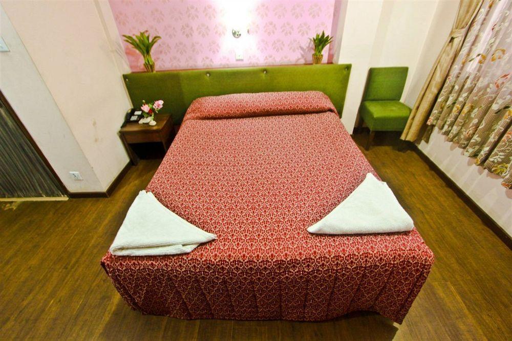 Backyard Hotel Kathmandu Exteriör bild